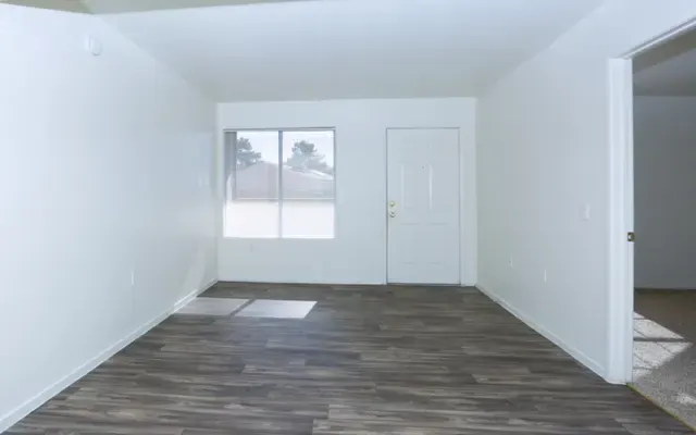 Lake Tonopah Apartments
