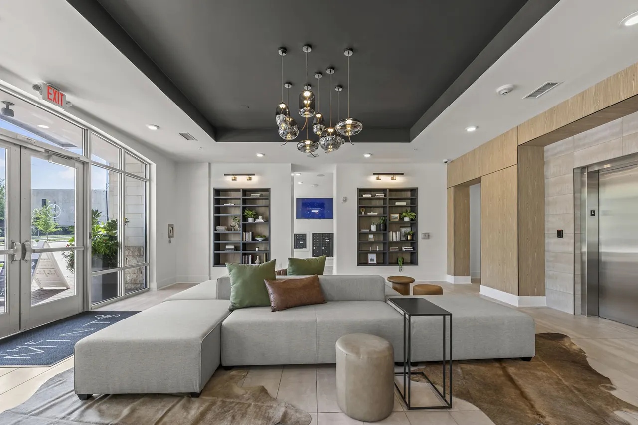 The Mint 425 Apartments