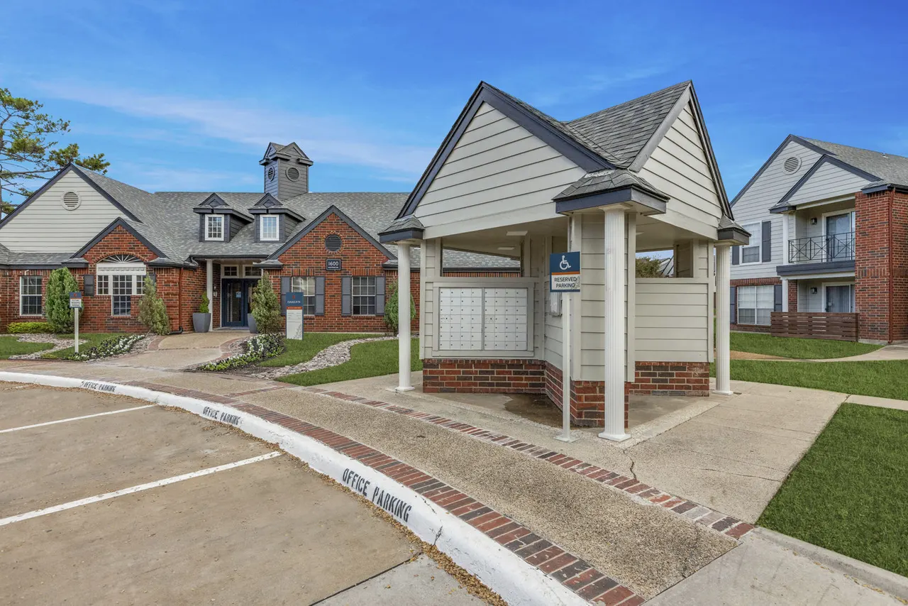 Oaklyn Apartments