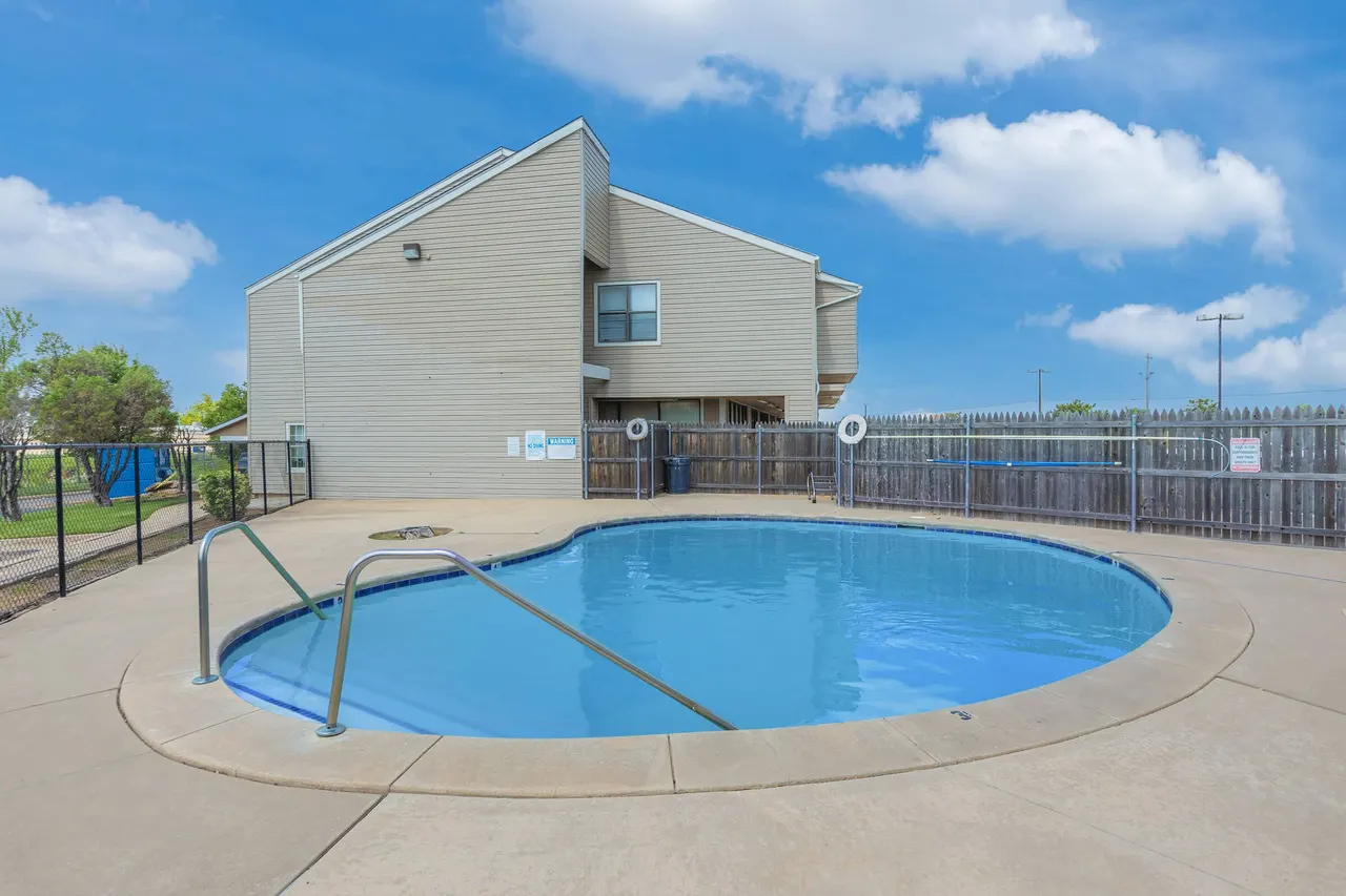 Lightning Creek Apartments