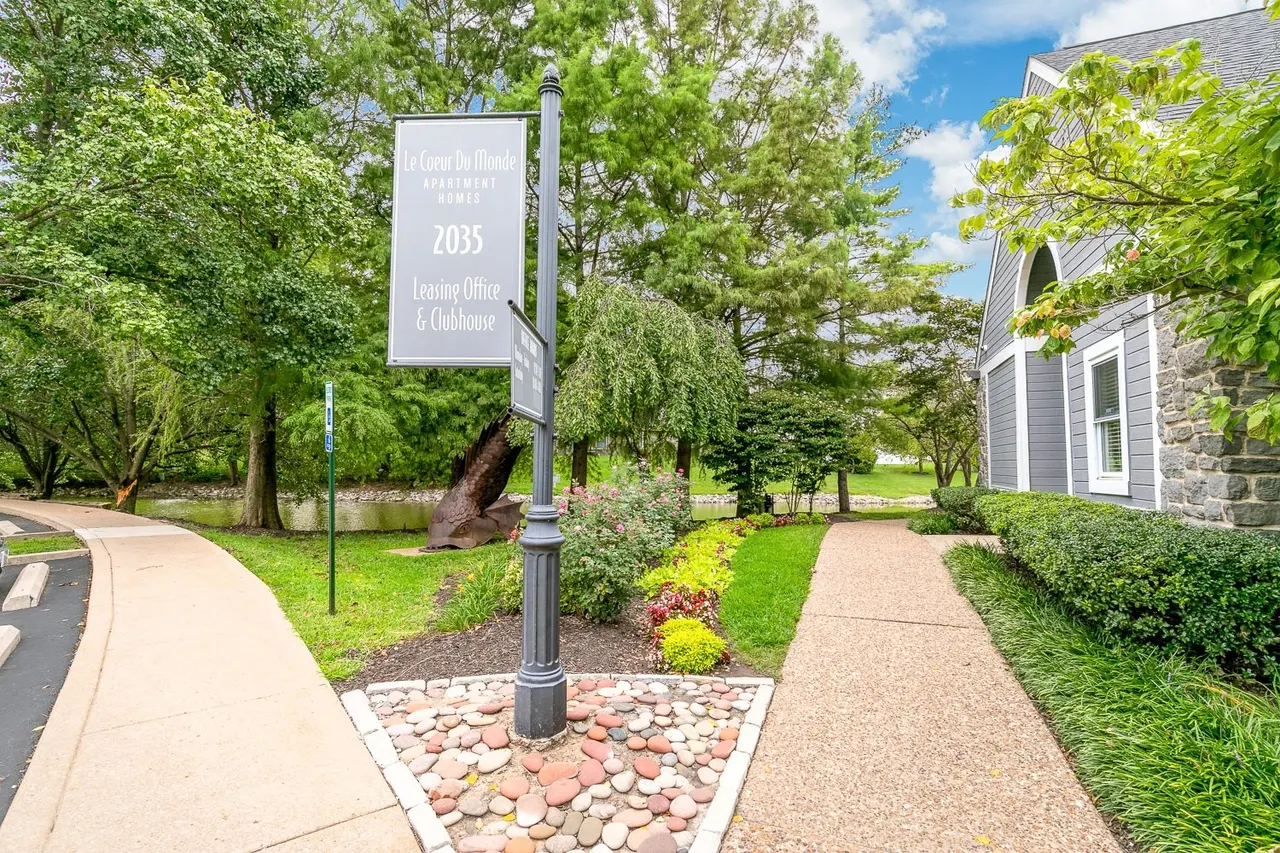 Le Coeur Du Monde Apartments