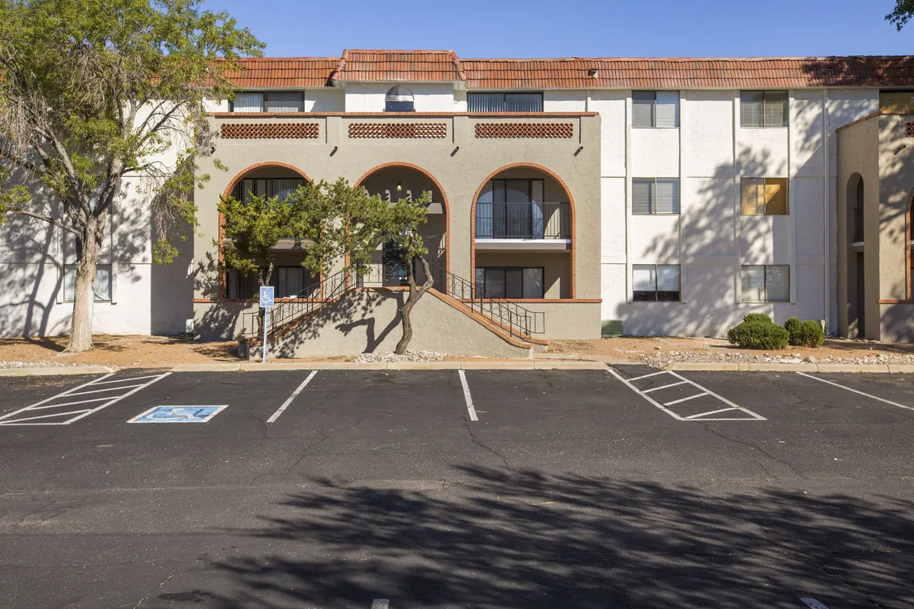 Milo Apartments