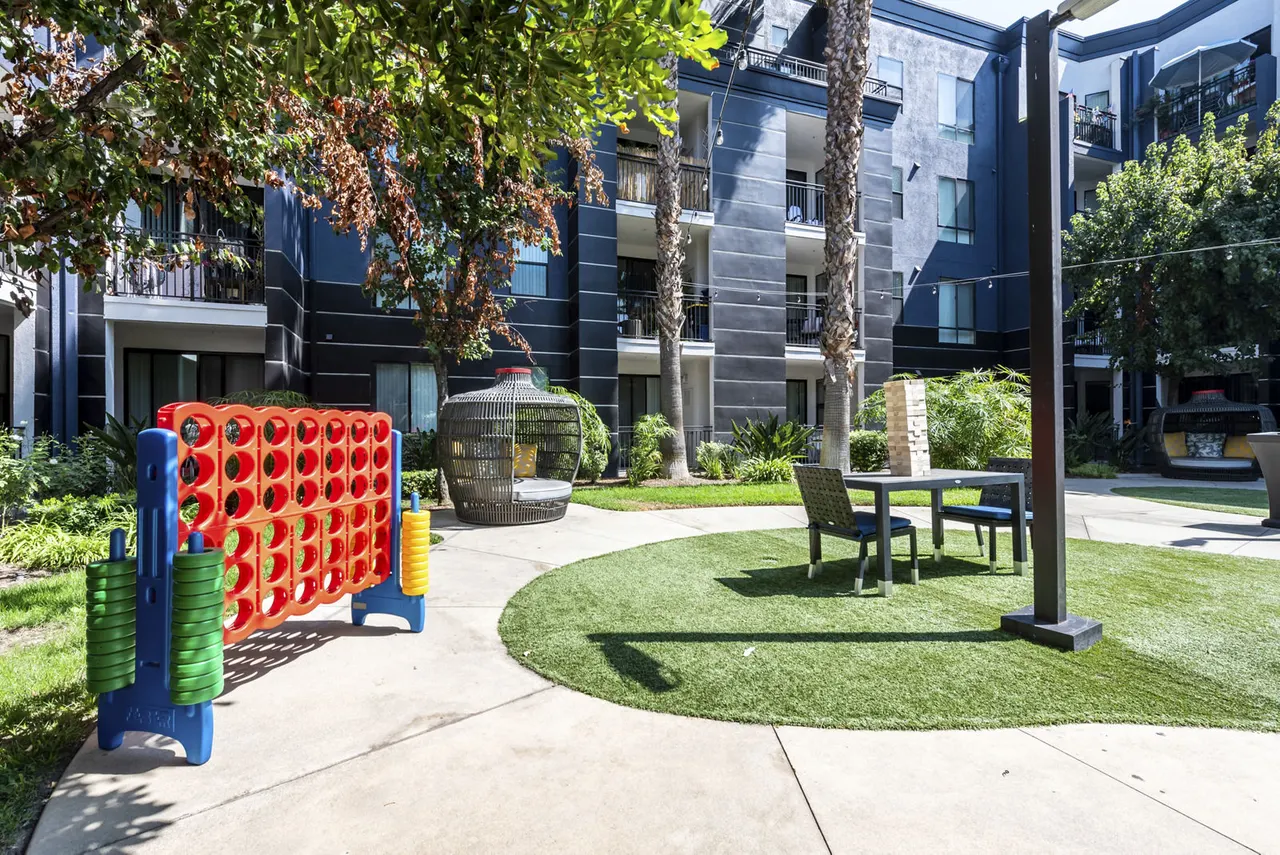 The Gallery at NoHo Commons Apartments