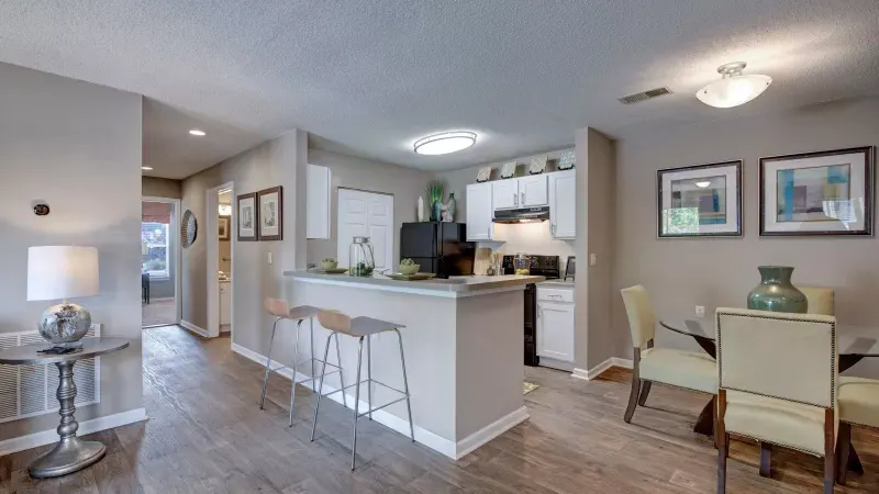 Woodlake Reserve Apartments