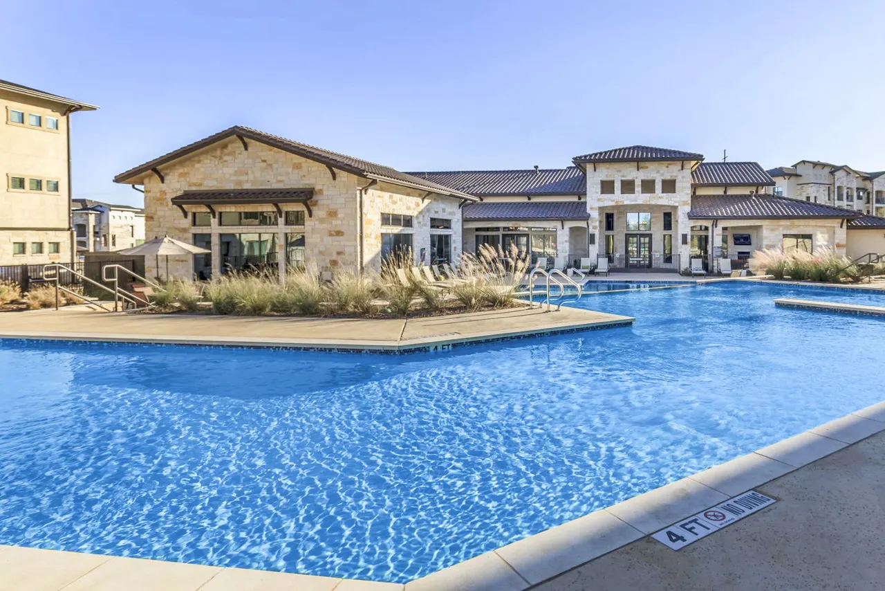 Lenox Stone Oak Apartments