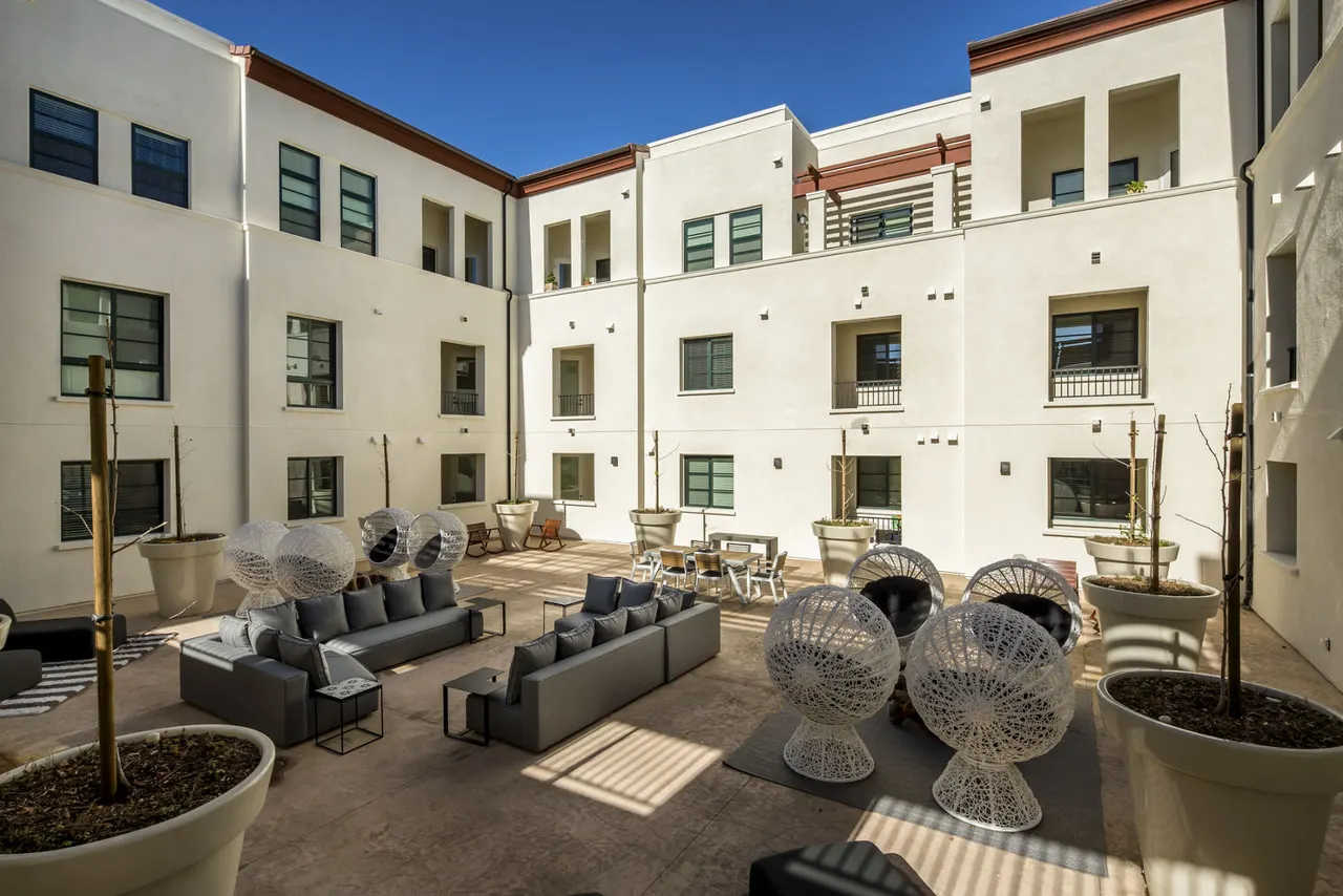 Luxe Pasadena