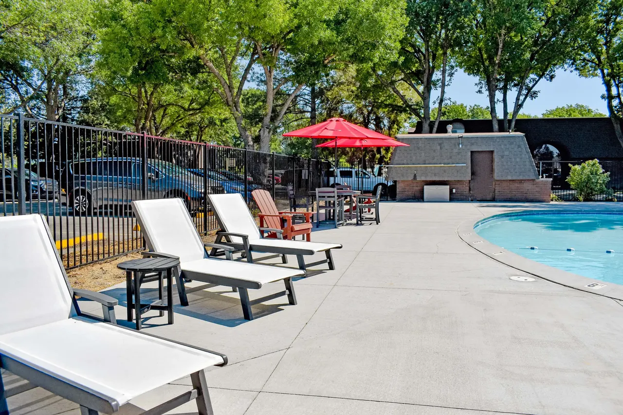 Laurel Park Apartments
