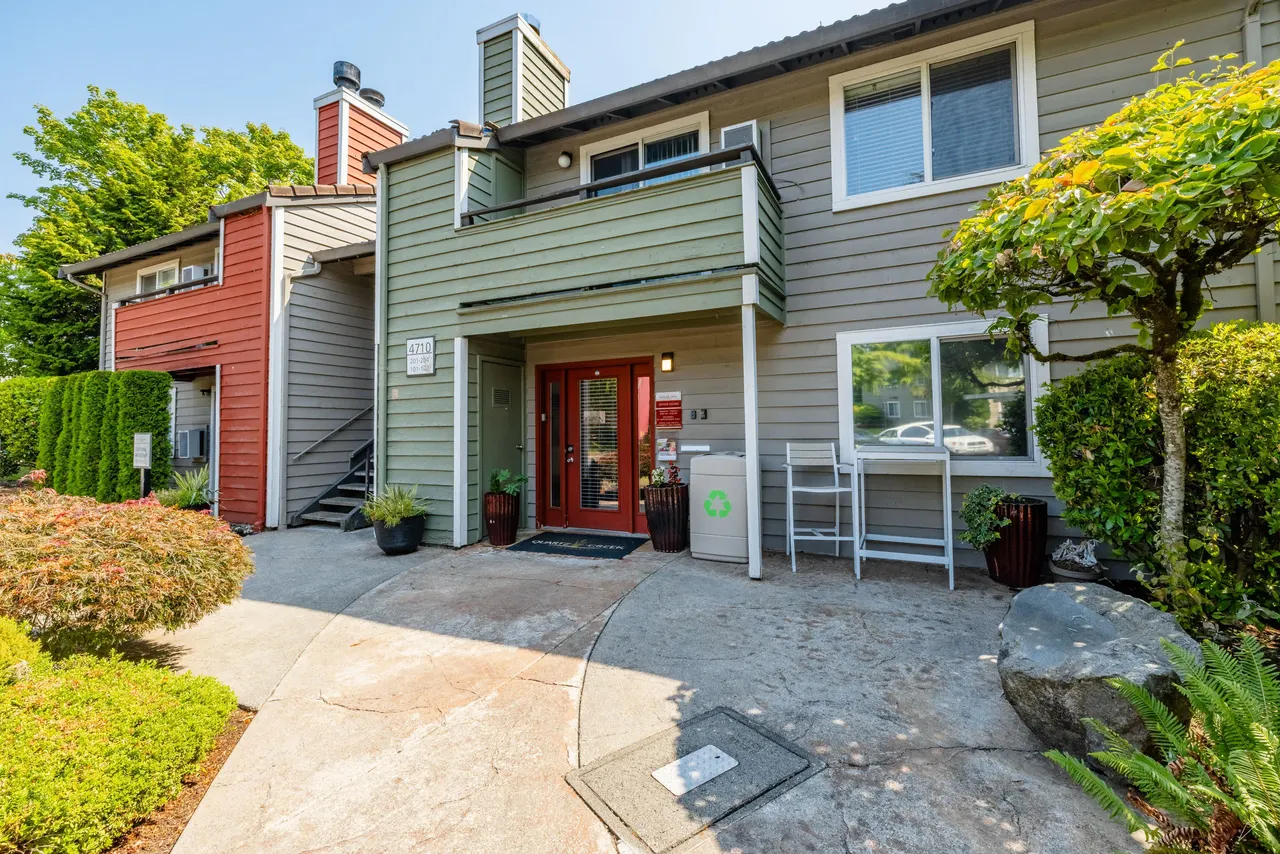 Quartz Creek Apartments