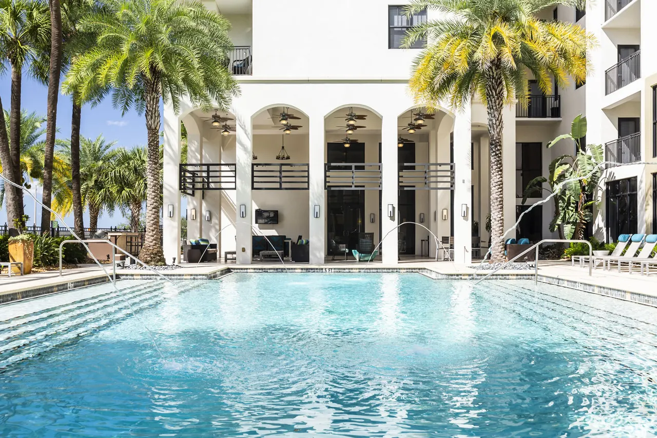2 Bayshore Luxury Waterfront Apartments