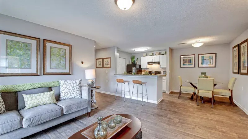Woodlake Reserve Apartments