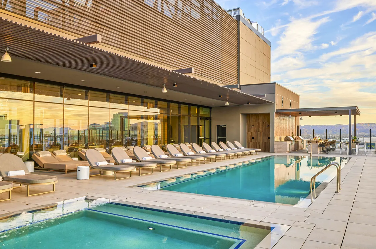 Skye on 6th Apartments
