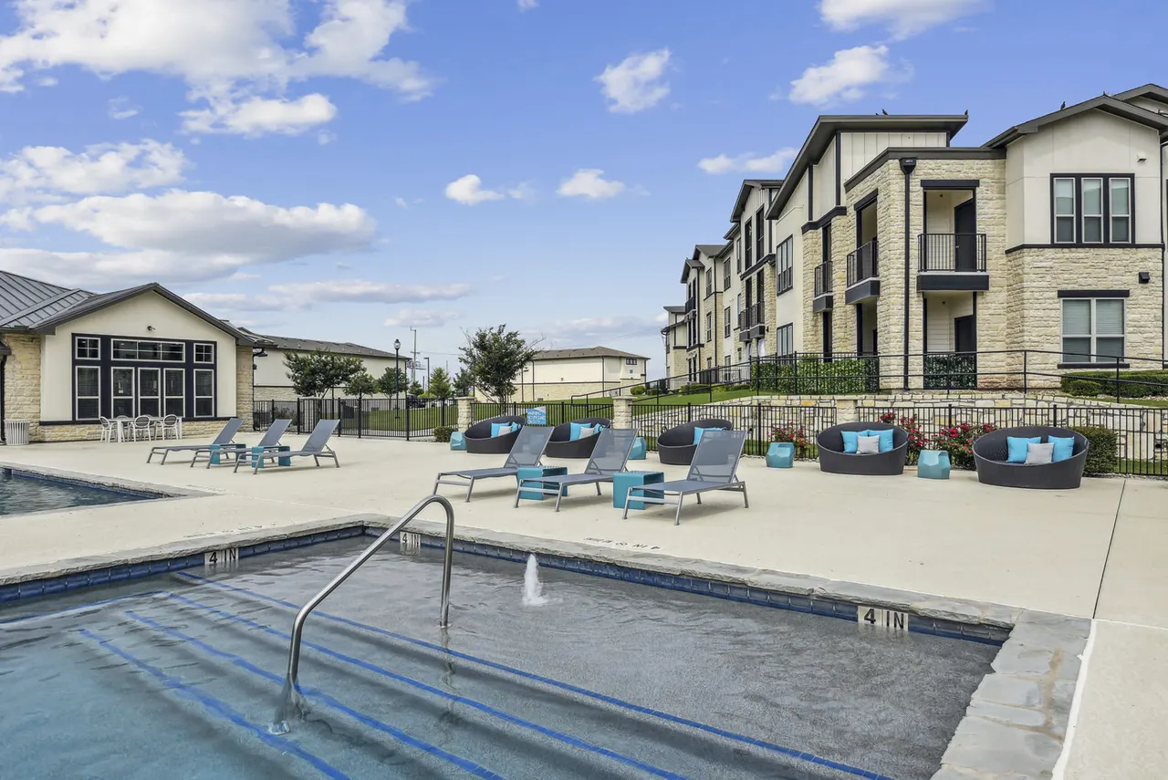 Enclave Falcon Pointe Apartments