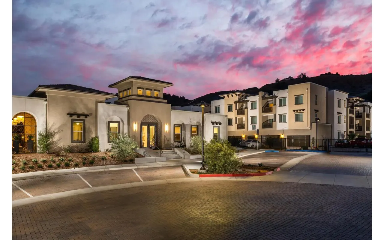 Solaire Apartments