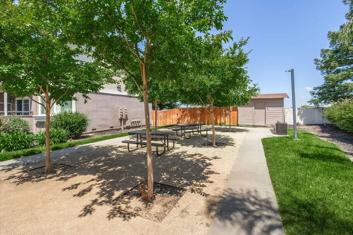 Peppertree Apartments