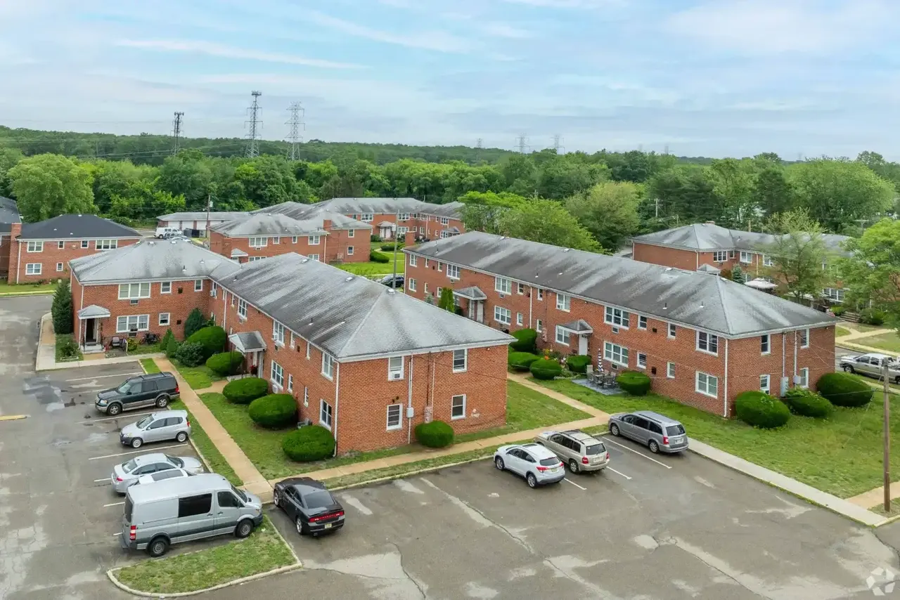 Pinewood Apartments-Lakewood