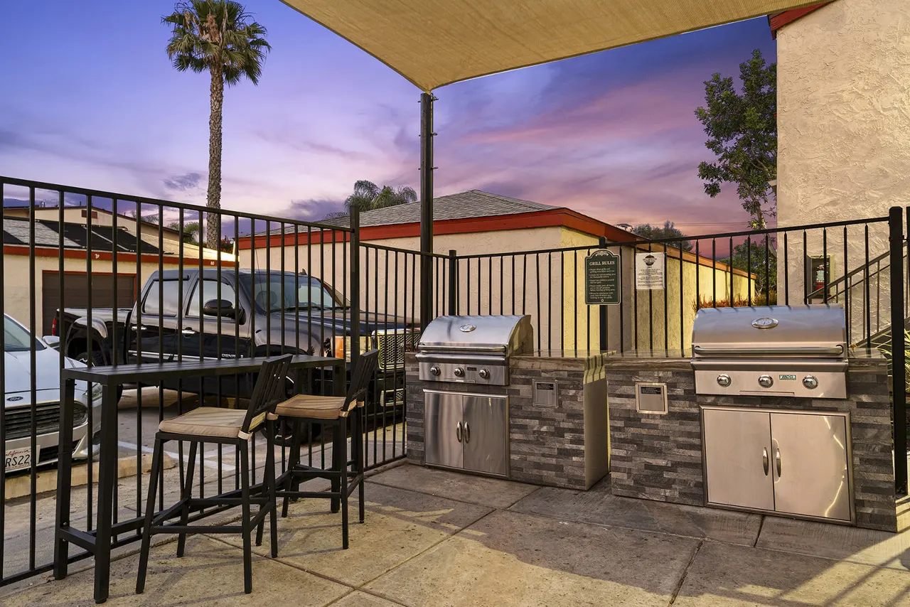 Whispering Oaks Apartments