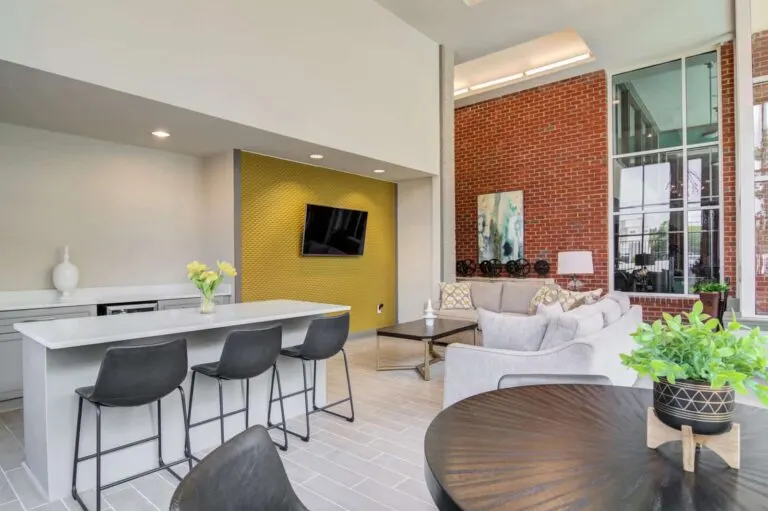 1660 Peachtree Pool