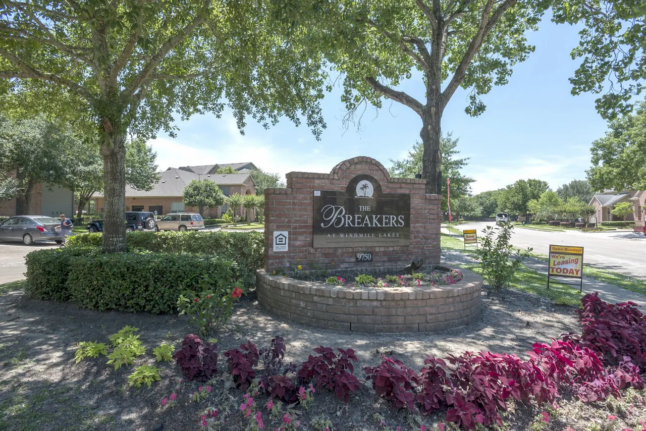 The Windwater at Windmill Lakes