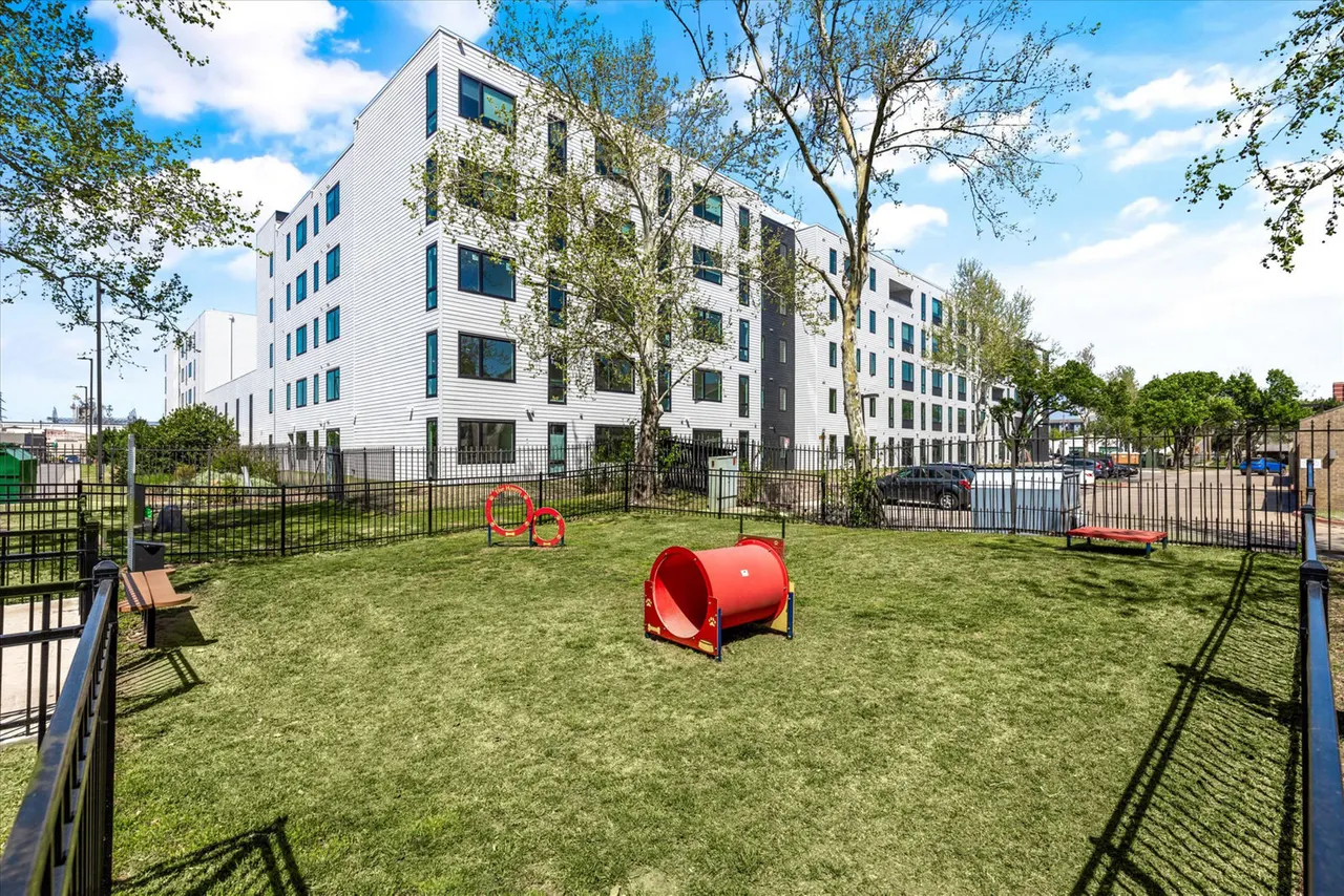 Sycamore Square South