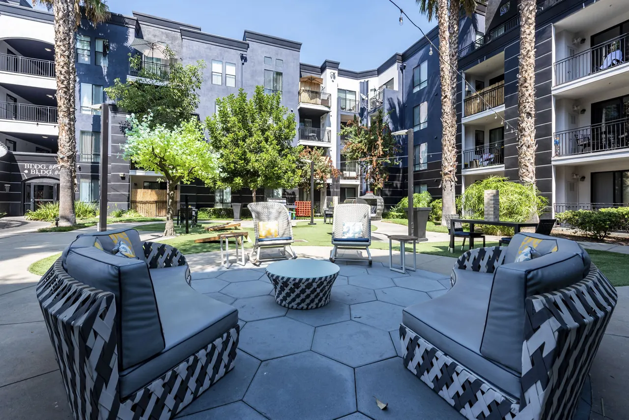 The Gallery at NoHo Commons Apartments