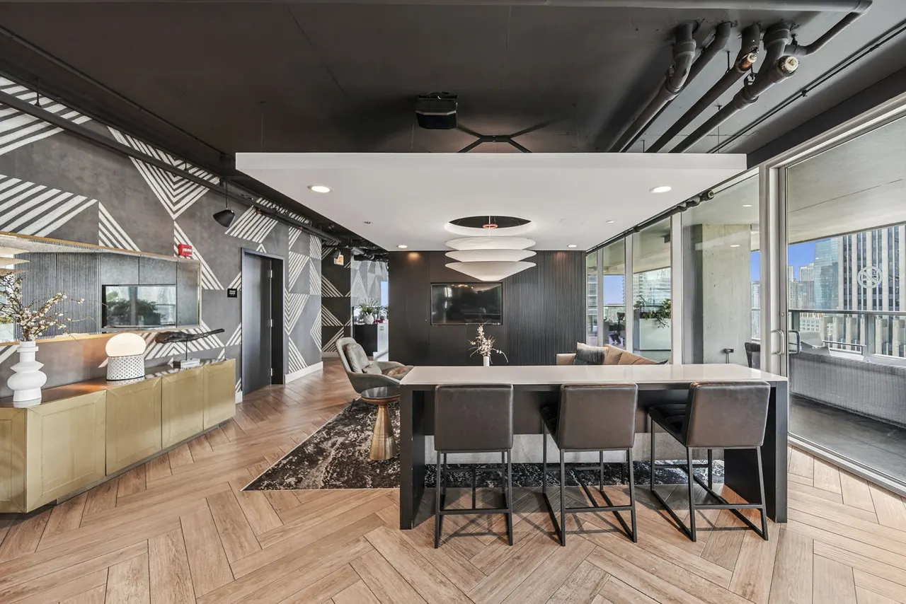 Aston Chicago Apartments