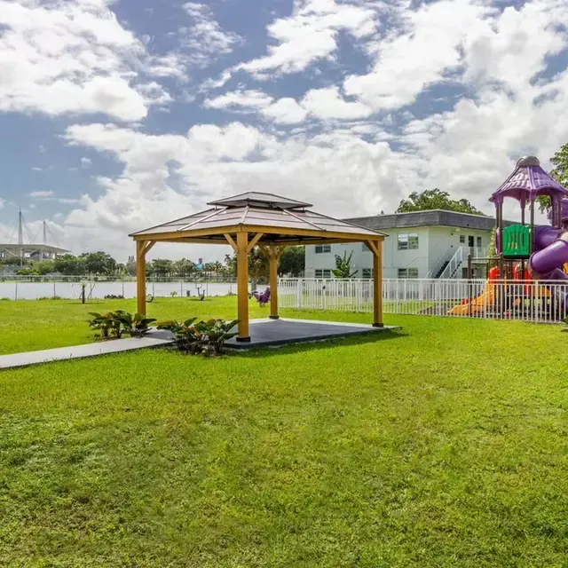 Lake House Apartments