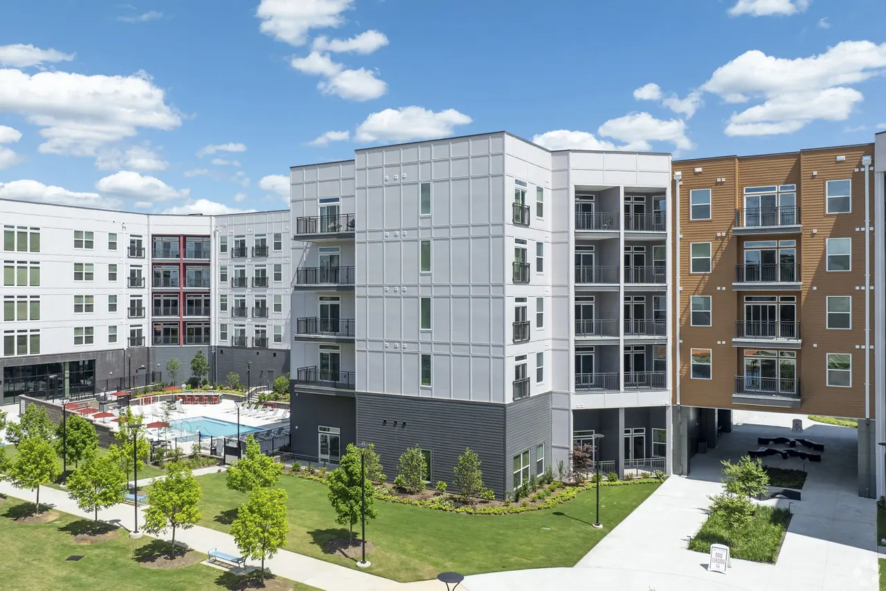 Centro at Pine Nash Apartments