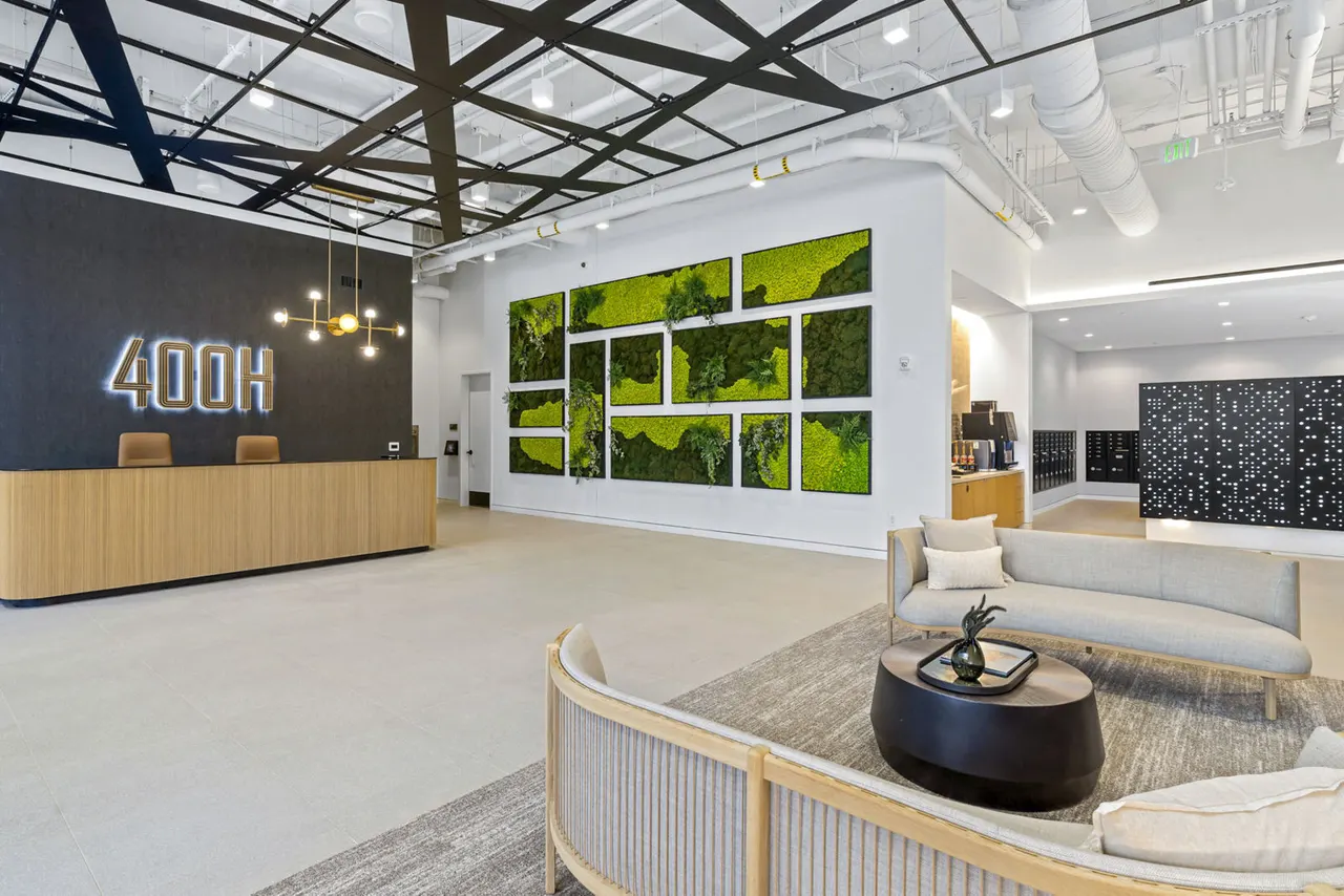 400H Apartments