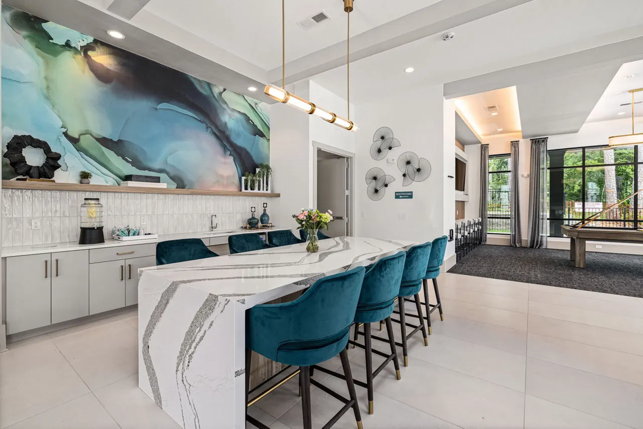 Everly on 401 Apartments