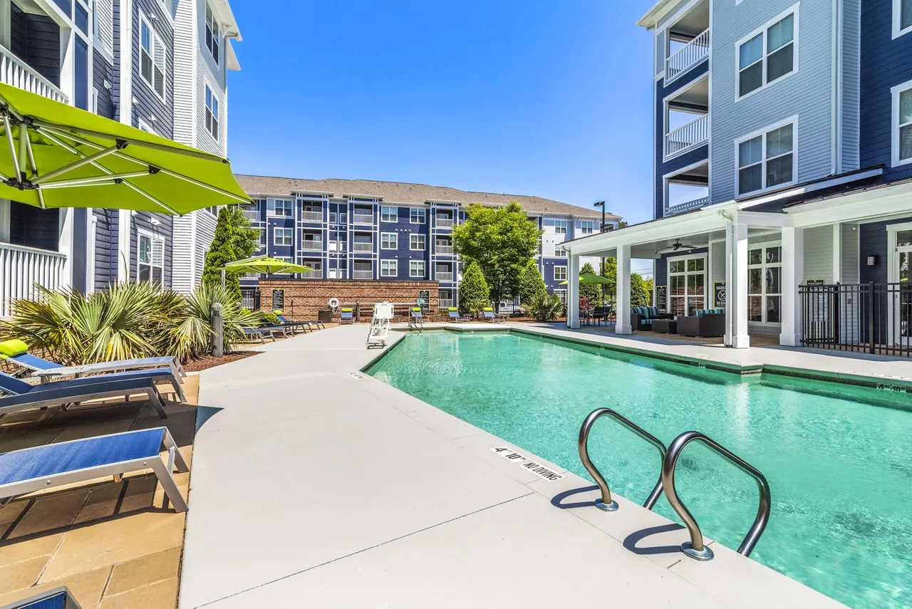 Level at 401 Apartments
