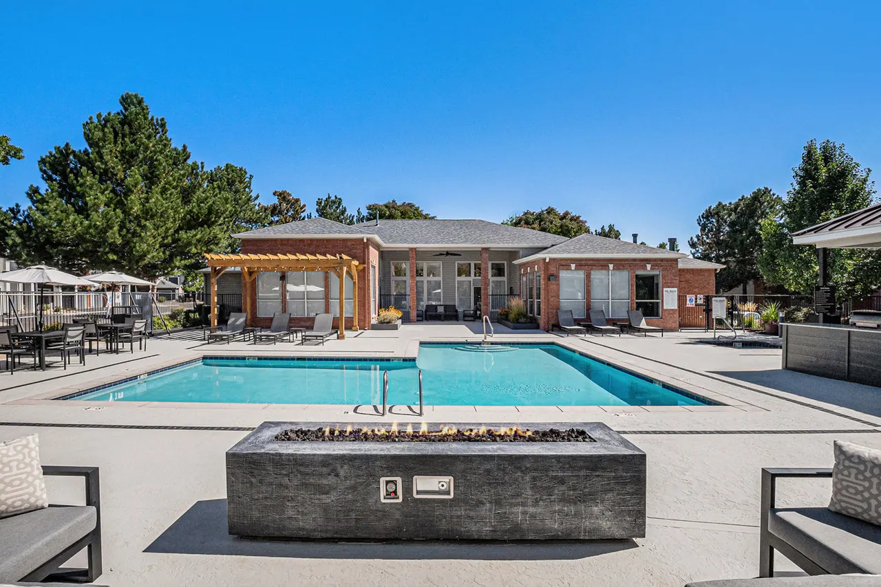 Monte Vista Apartments
