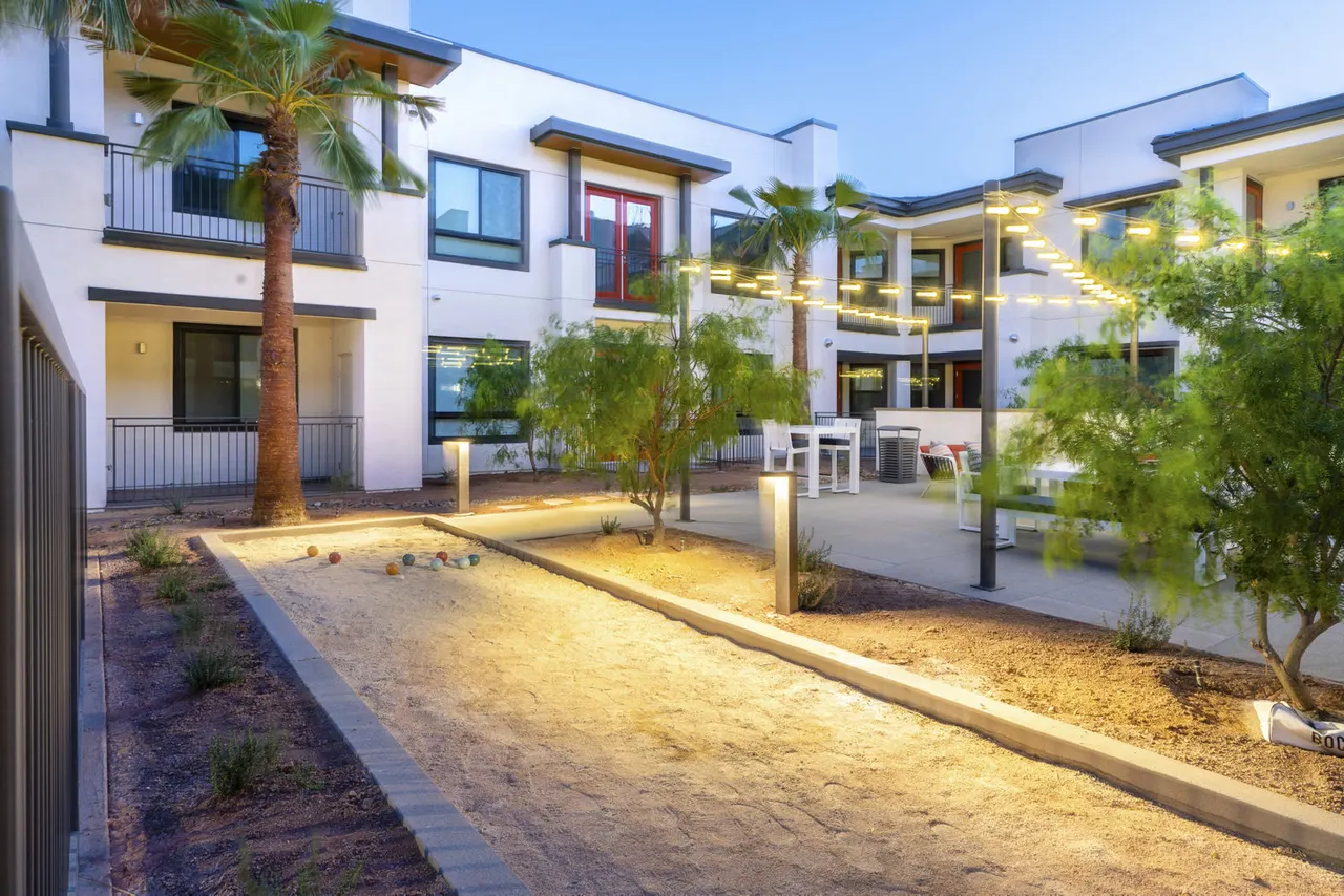 Avenida Palm Desert