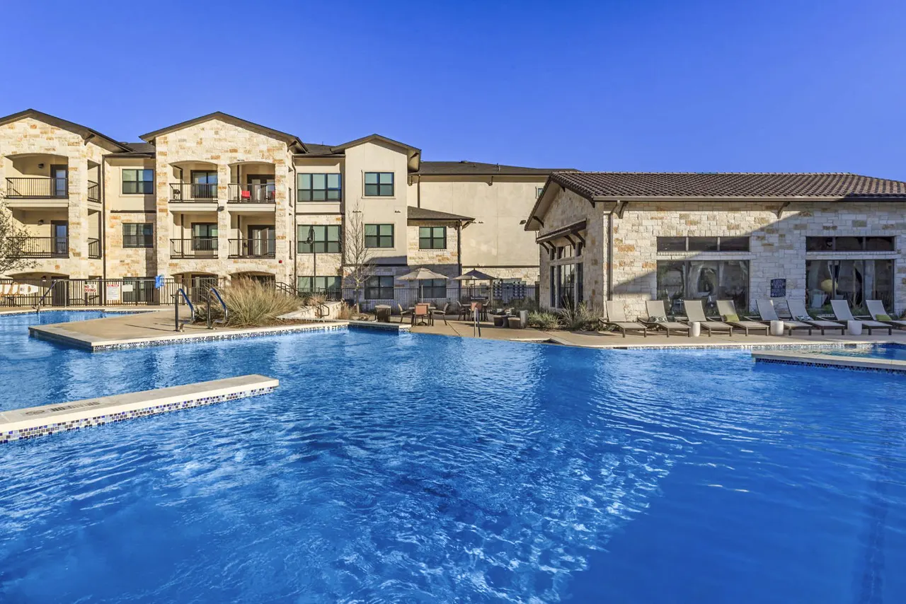 Lenox Stone Oak Apartments