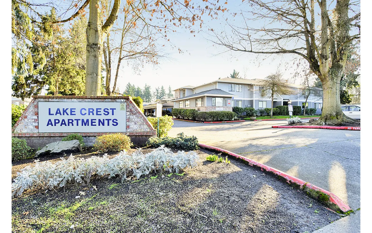 Lake Crest Apartments