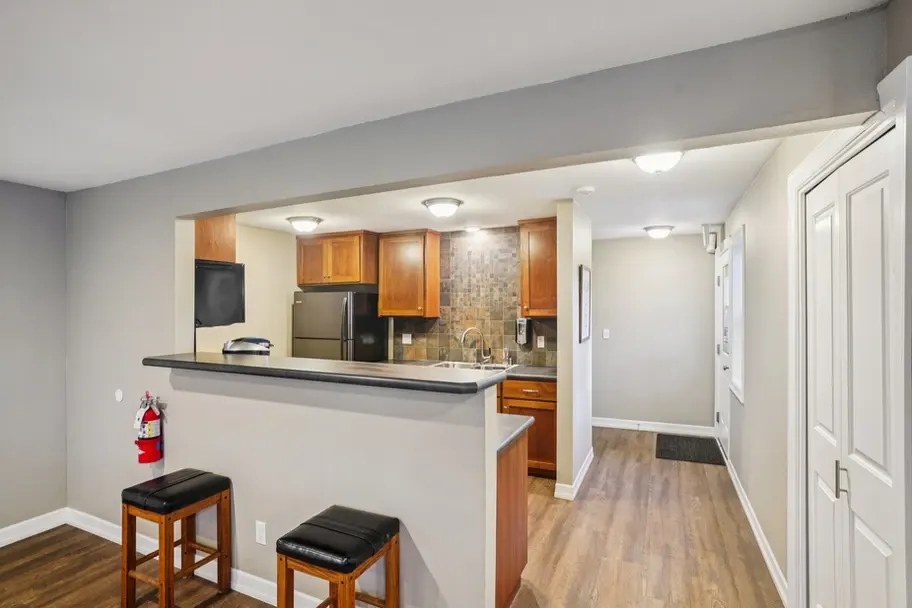 Barclay Square Apartments