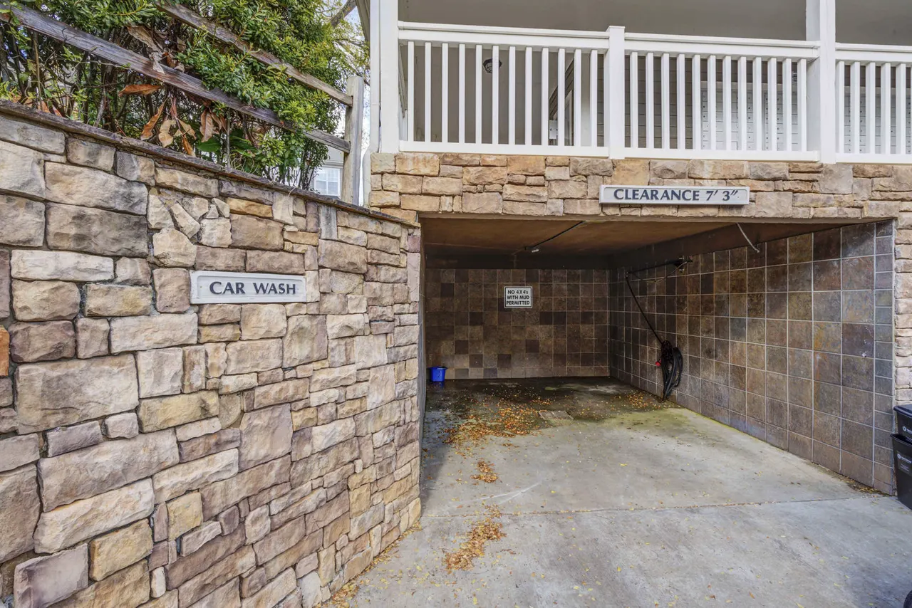 Thornblade Park Apartments