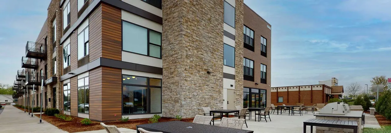 The Vantage Naperville Apartments