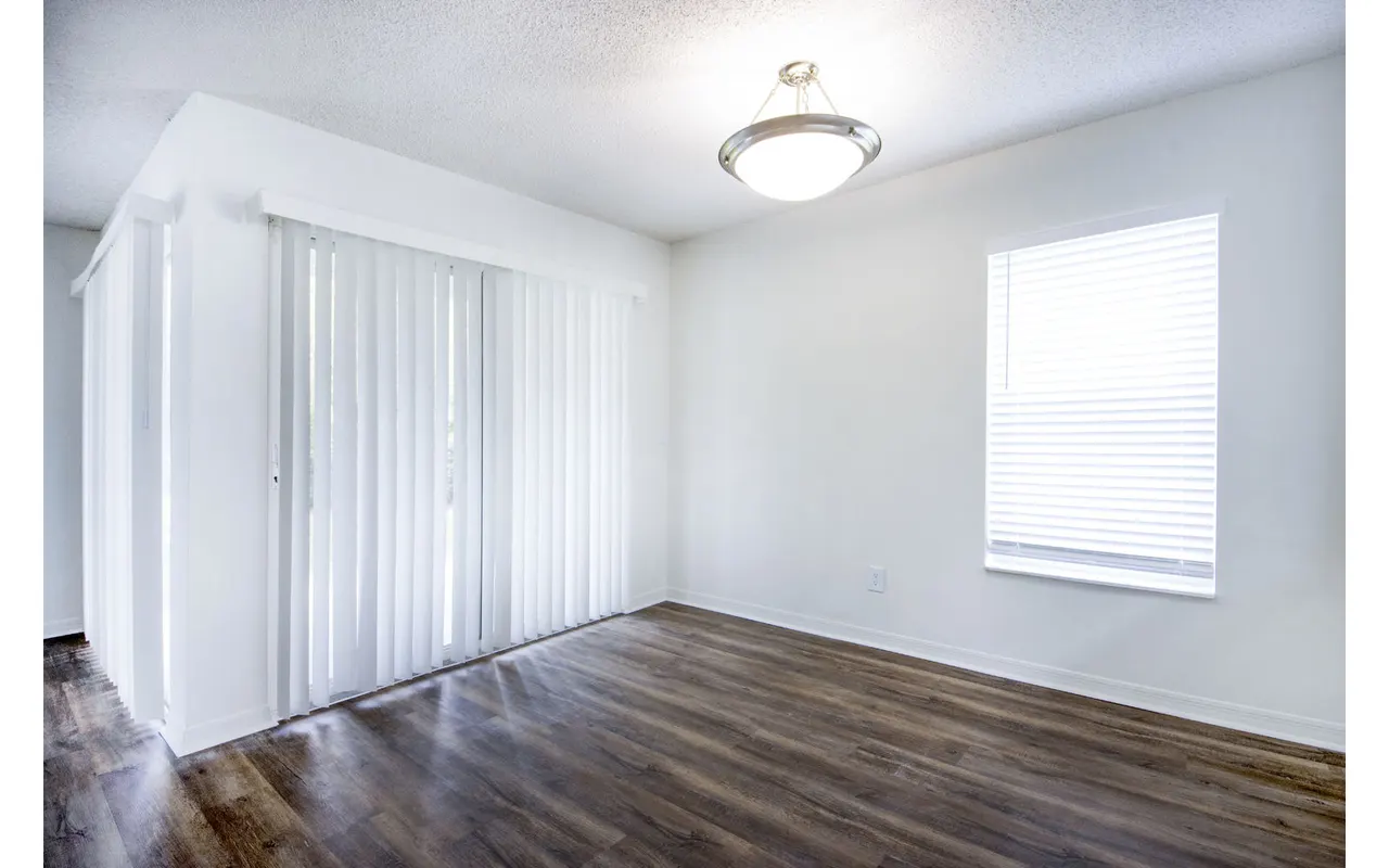 Mira Flores Apartments