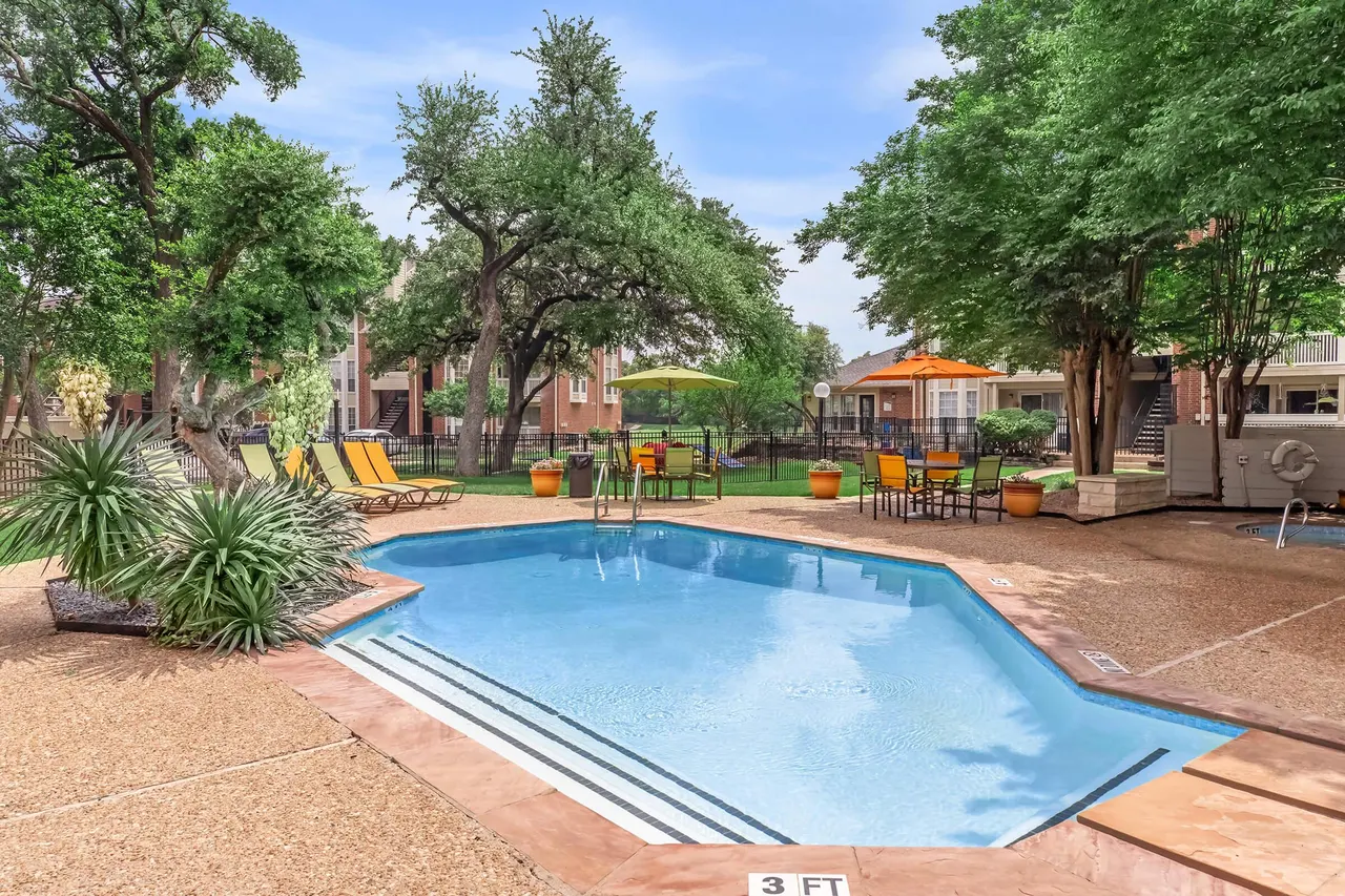 Shadow Oaks Apartments
