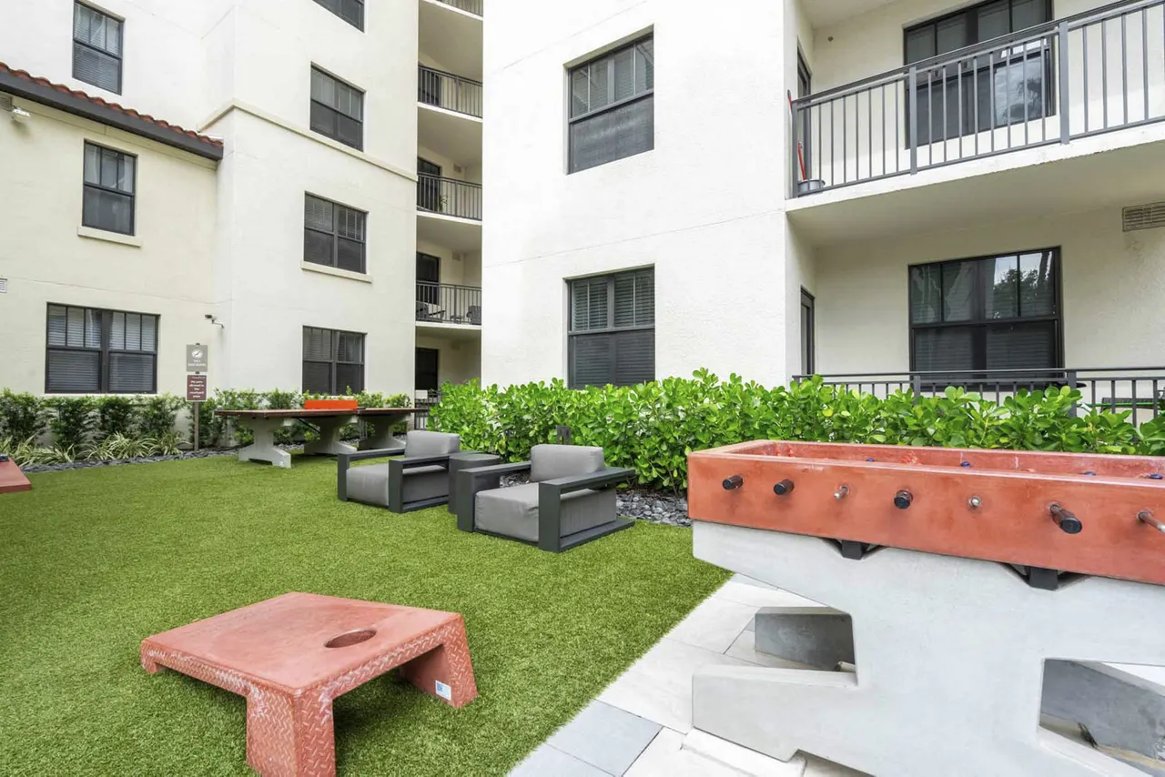 2 Bayshore Luxury Waterfront Apartments