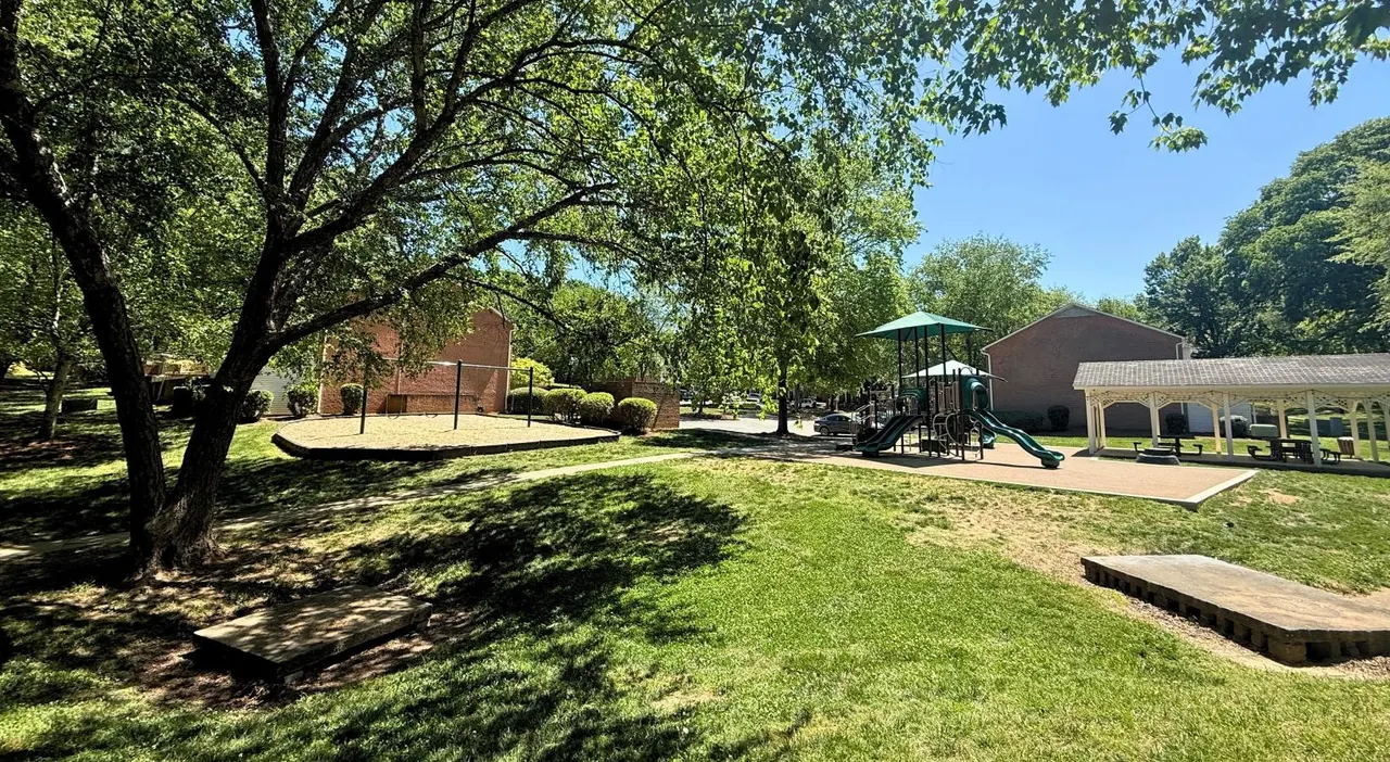 Strawberry Hills Apartments