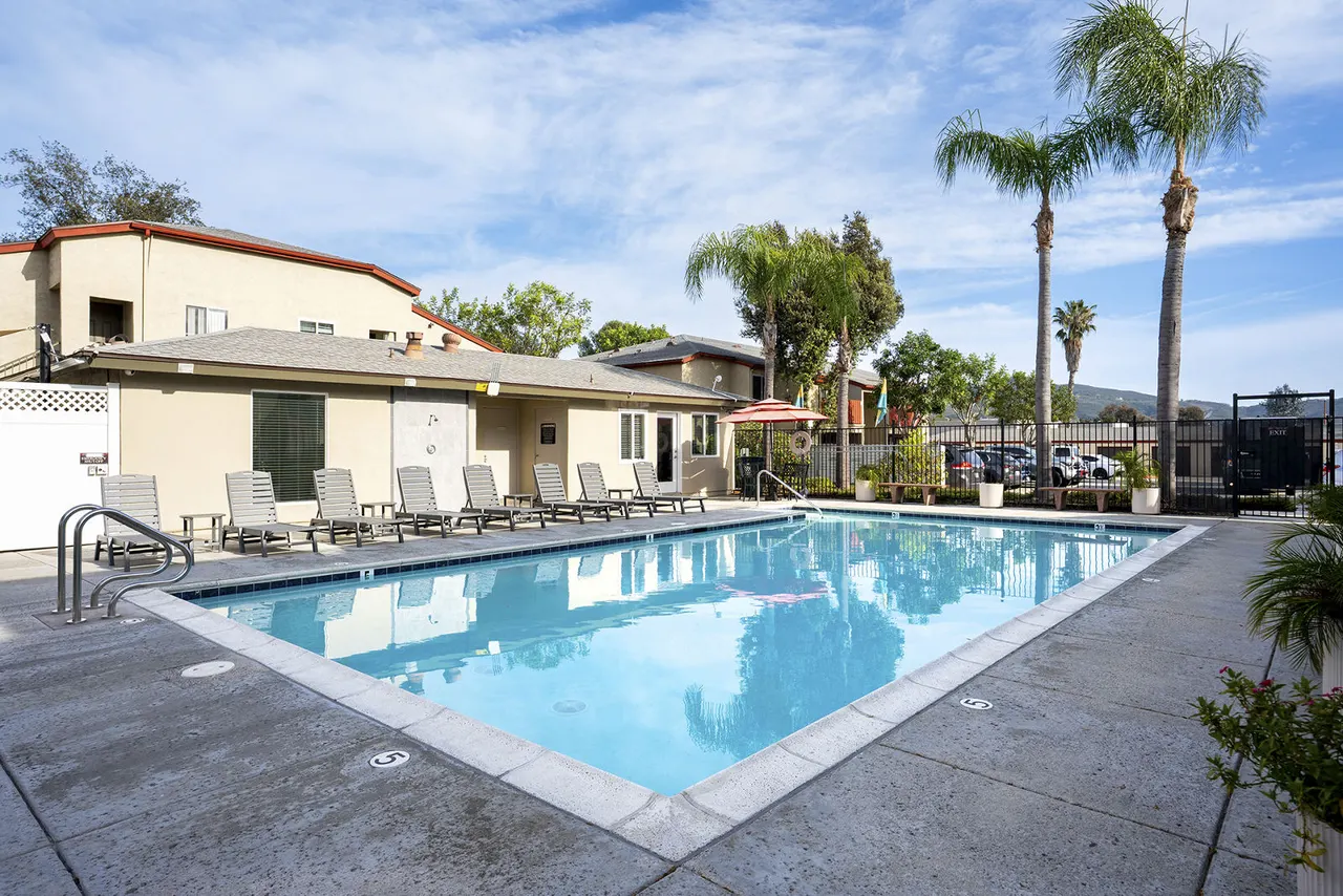 Whispering Oaks Apartments