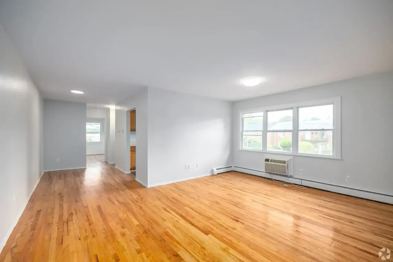 Pinewood Apartments-Lakewood