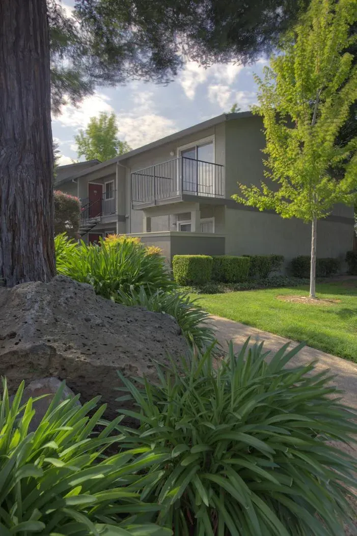 Summer Hills Apartments