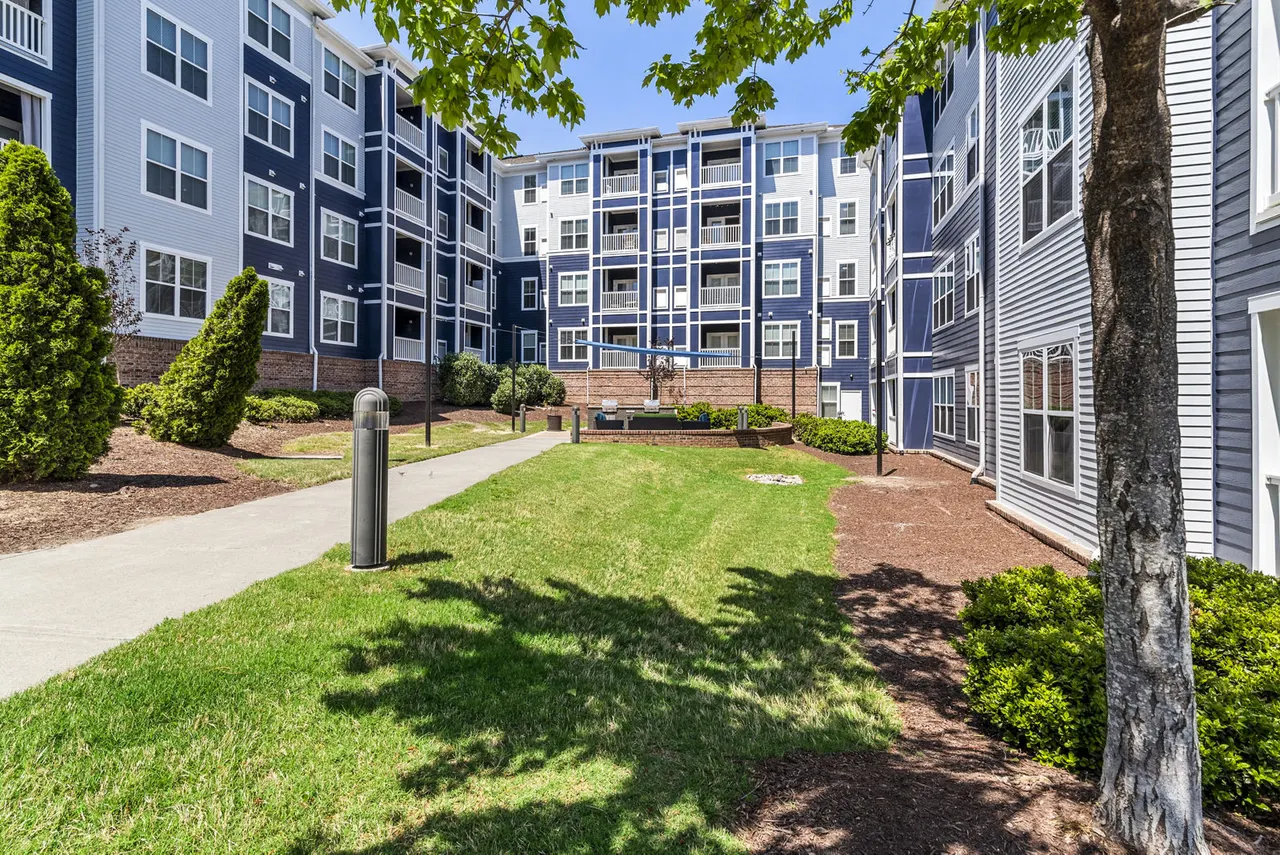 Level at 401 Apartments