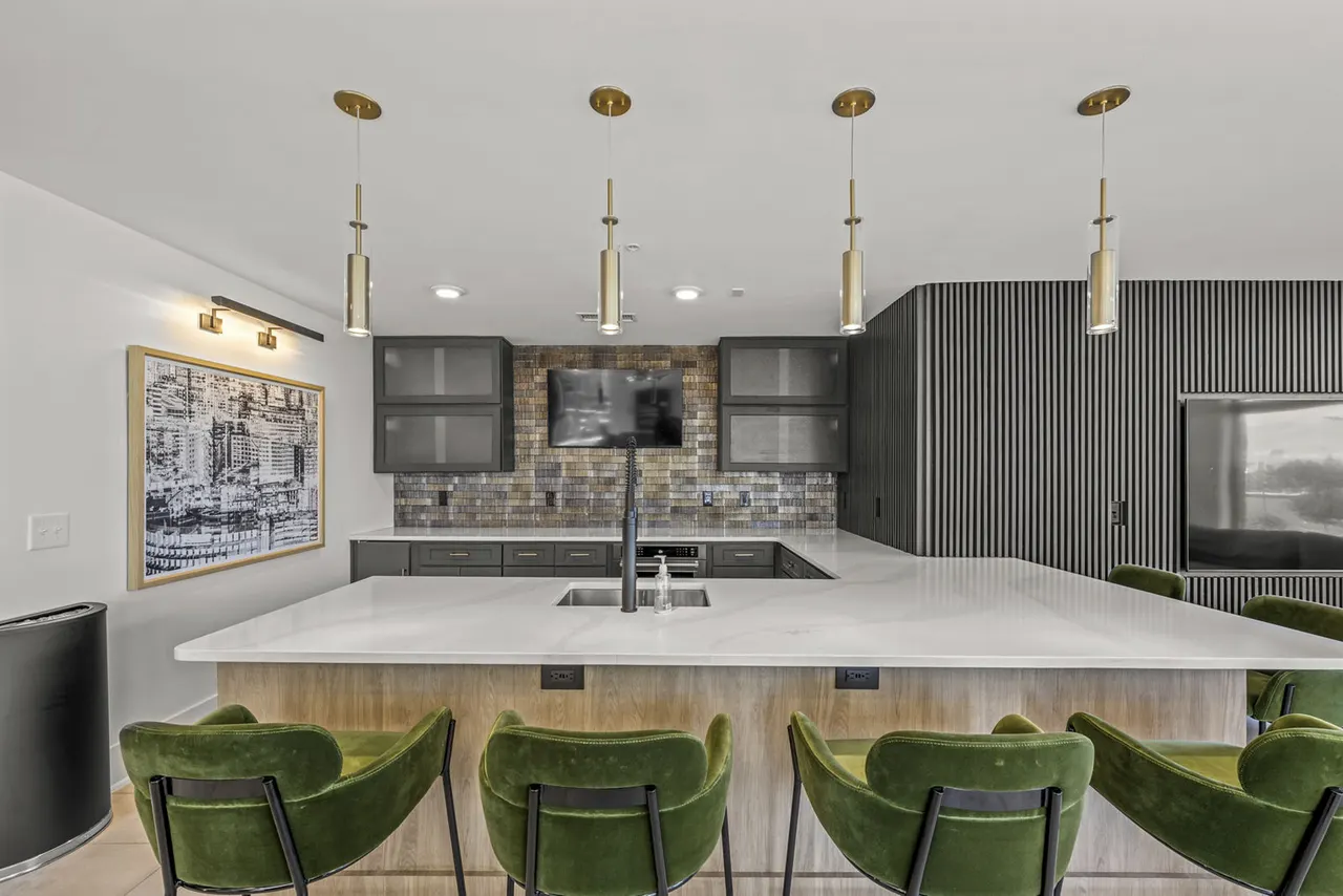 The Mint 425 Apartments