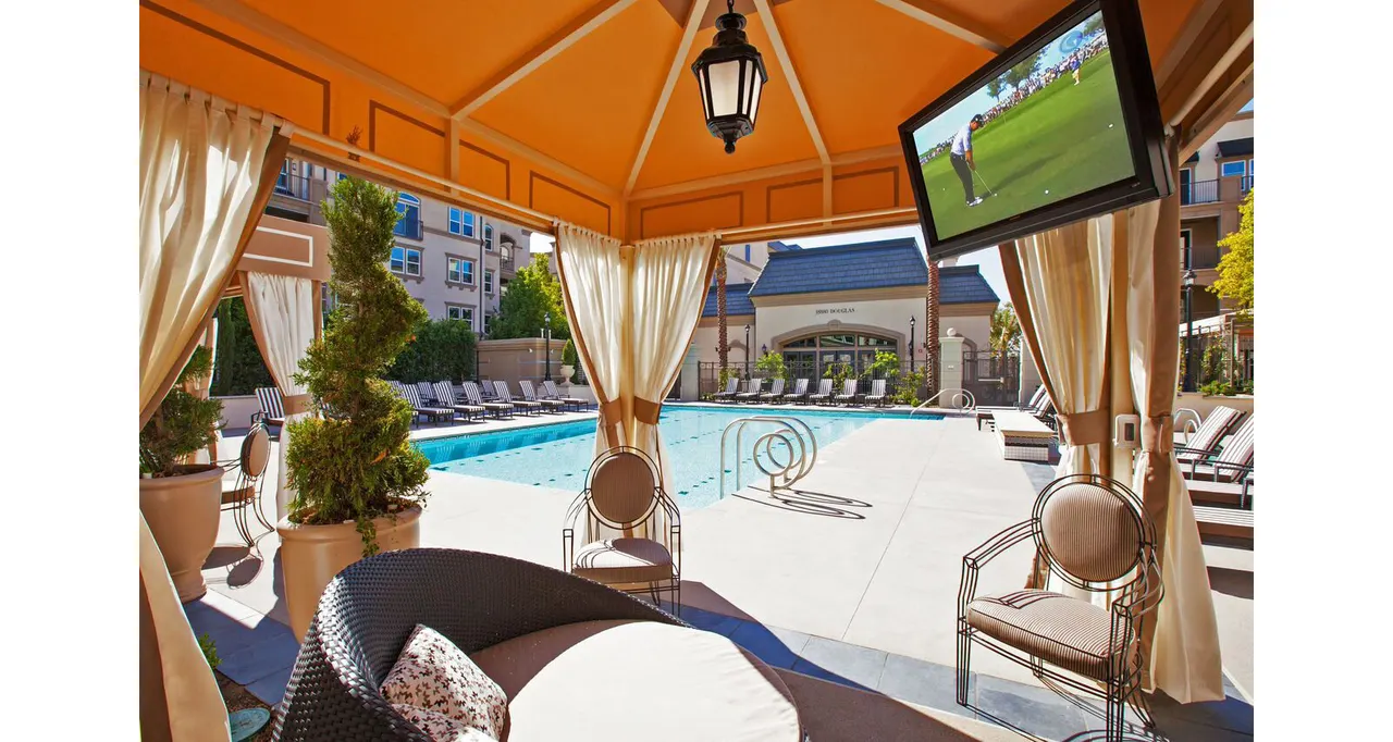Carlyle Apartments