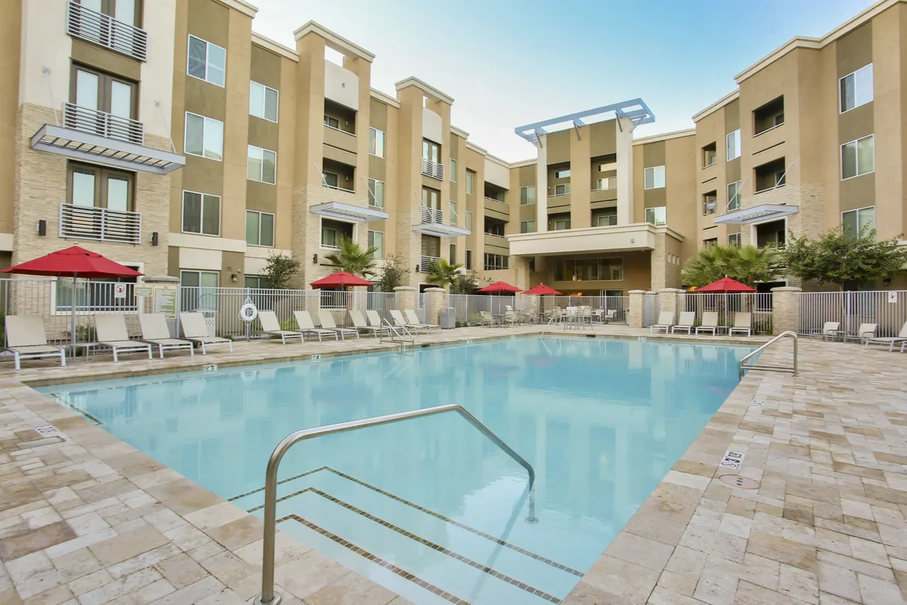 The Met at Fashion Center Apartments