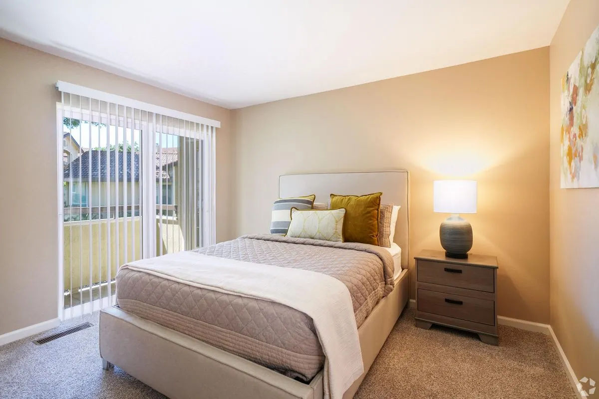 Woodland Hills Apartment Homes