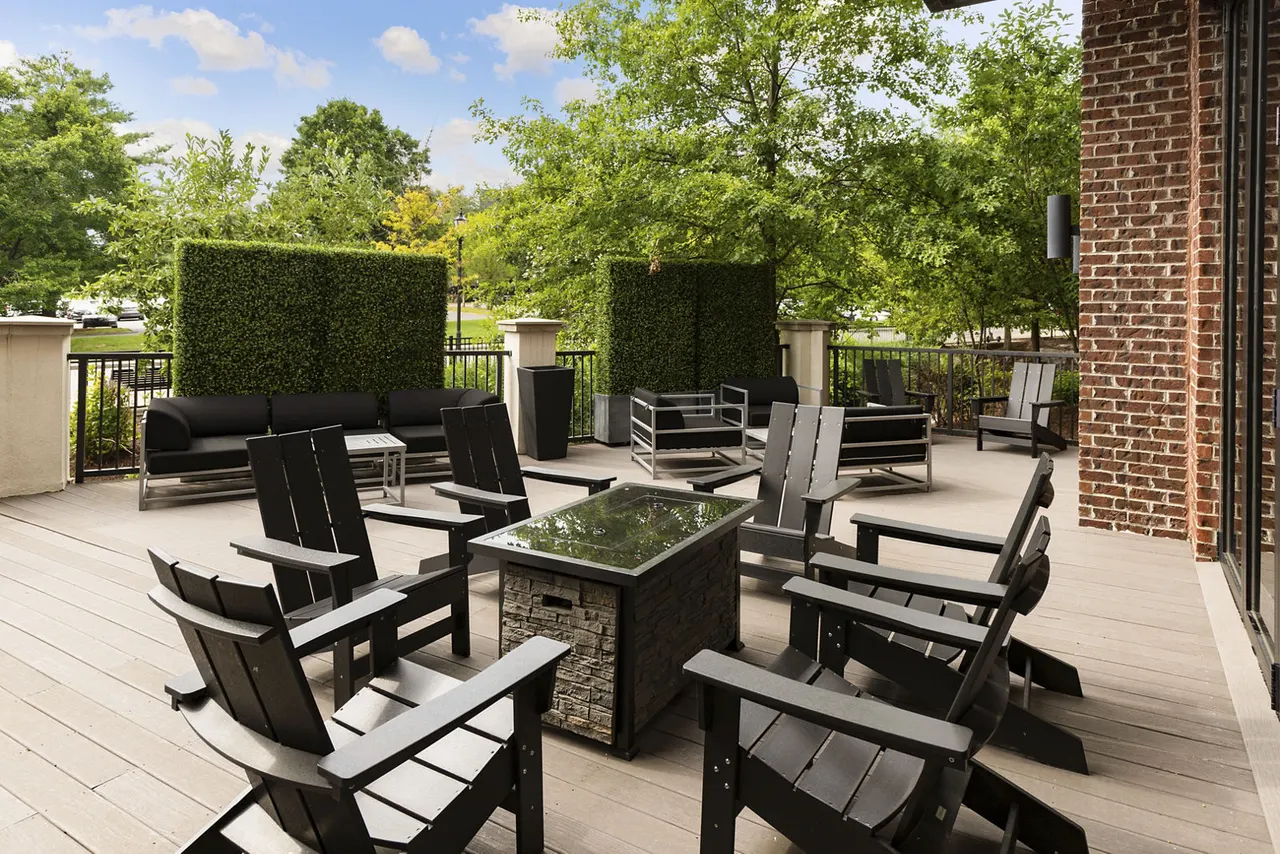 Tapestry at Brentwood Town Center Apartments